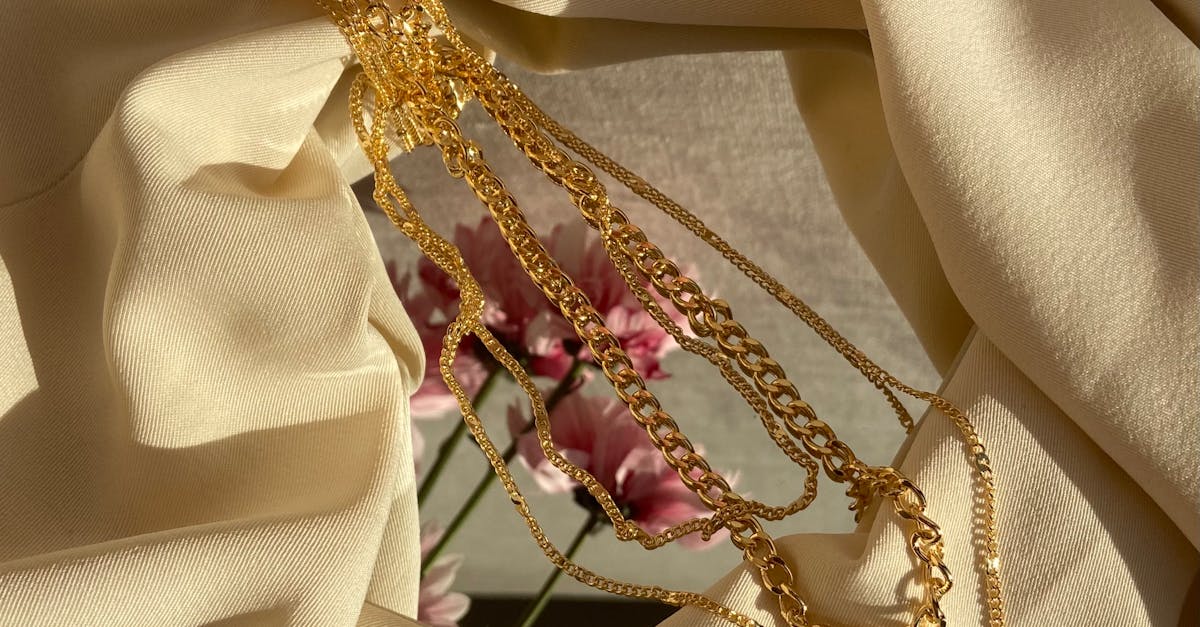 Comparing Gold Plated to Solid Gold Jewellery: What You Need to Know