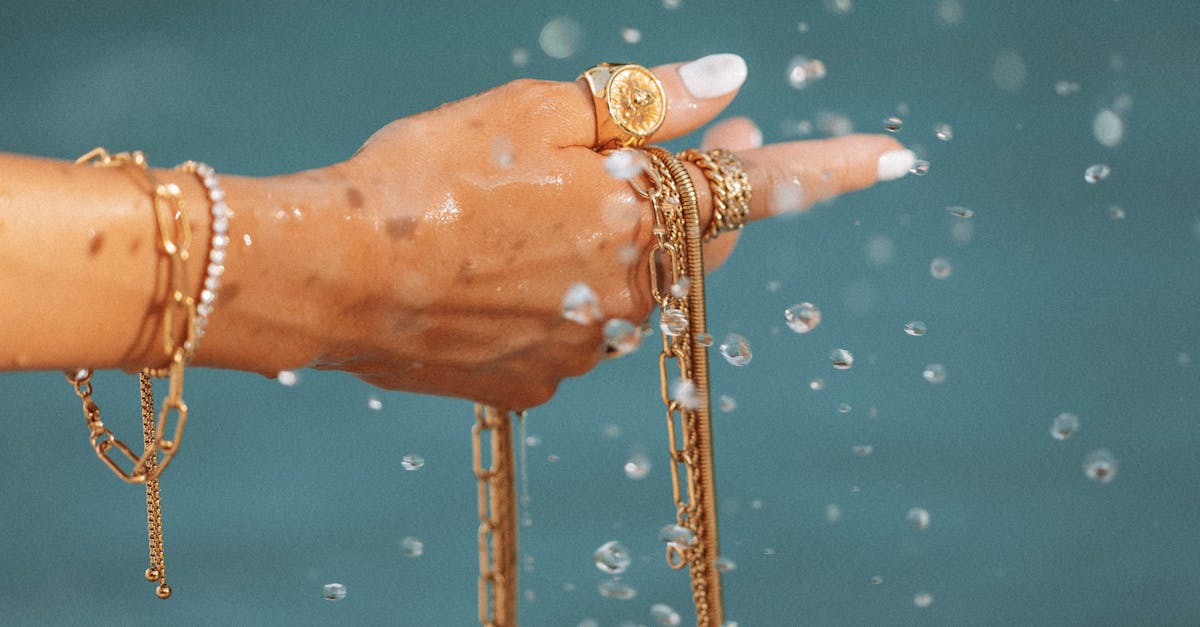 Identifying When Your Gold Jewellery Needs Professional Help