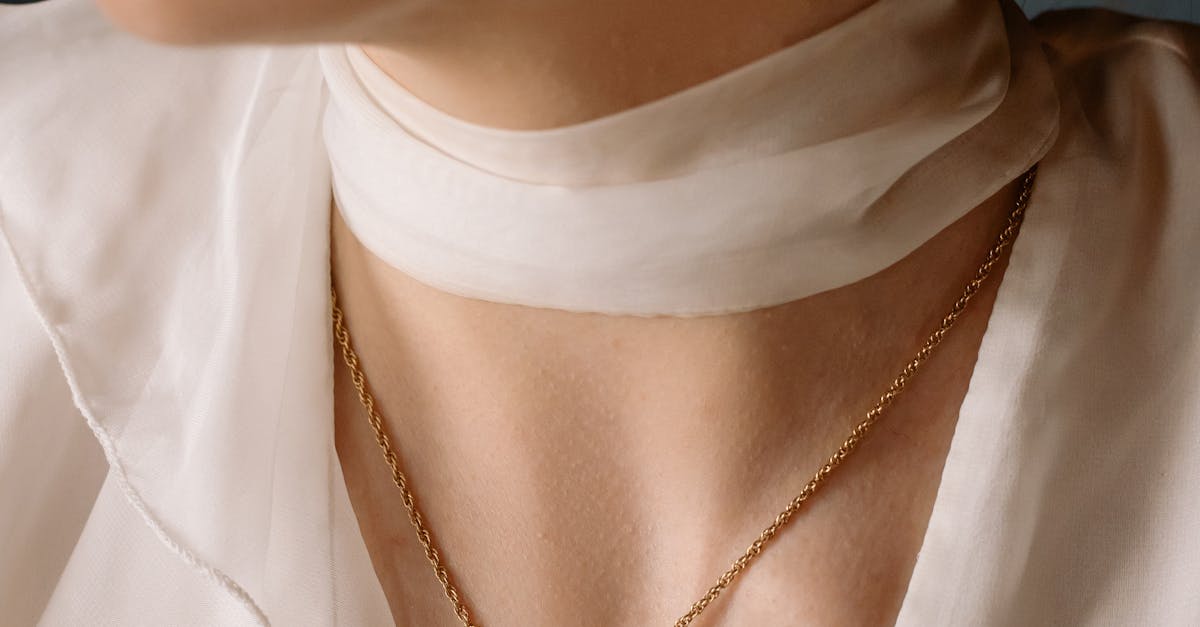 In-Store Gold Jewellery Shopping: A Comprehensive Guide