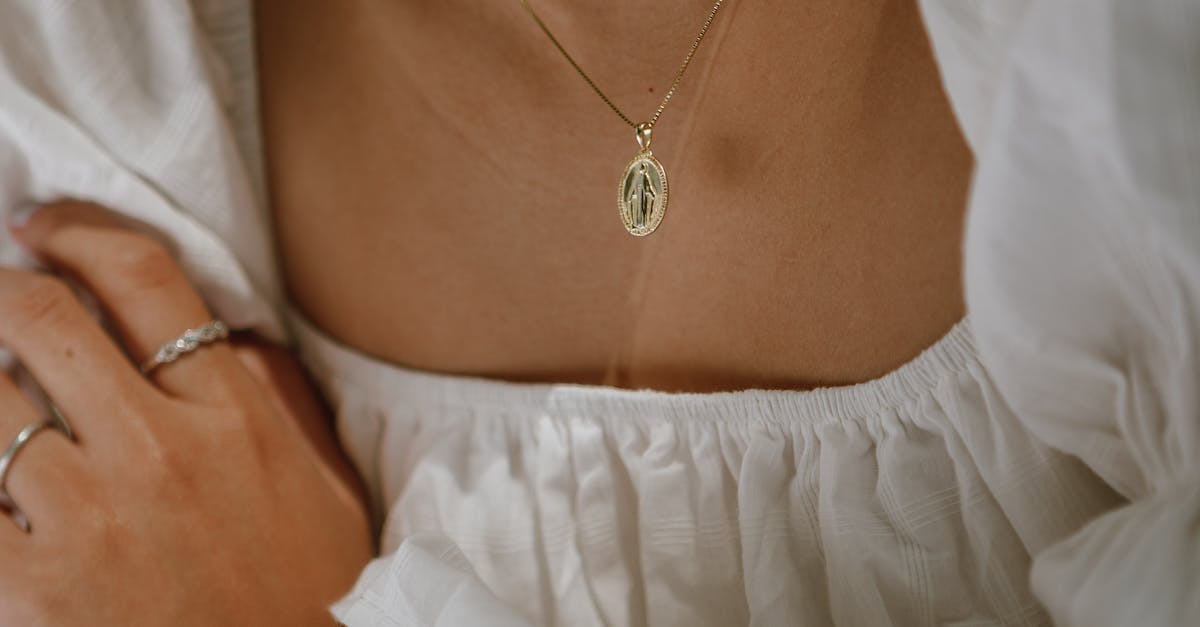 Navigating the 18K vs 24K Yellow Gold Jewellery Debate
