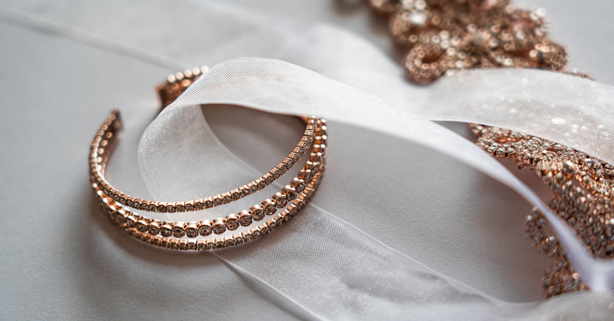 Understanding the Differences Between White Gold and Platinum